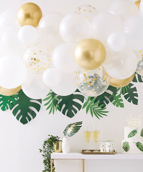 Réaliser une grappe de ballons doré et blanc pour anniversaire et fête